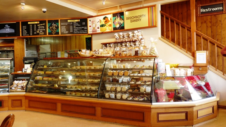 Gef&uuml;llter Tresen der B&auml;ckerei